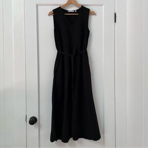 Linen Blend V-neck Midi